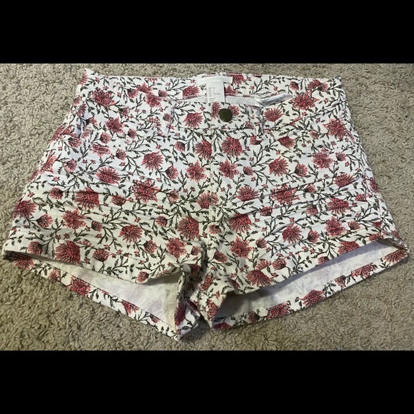 H&M white & pink Floral Shorts - Picture 2 of 4